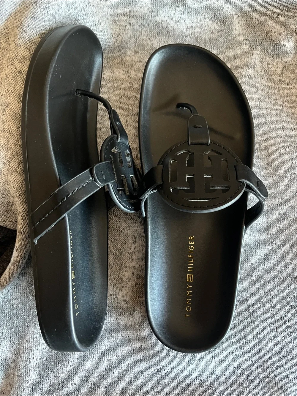 Tommy Hilfiger Women’s Black Logo Toe-Post Sandals - 7M